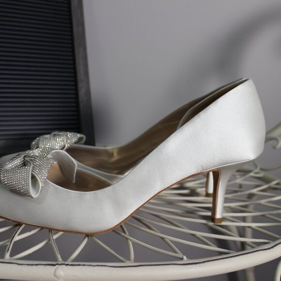 Badgley Mischka | BNIB | Meilani Bow Kitten Heel | Ivory | Size 8.5 - Picture 9 of 14